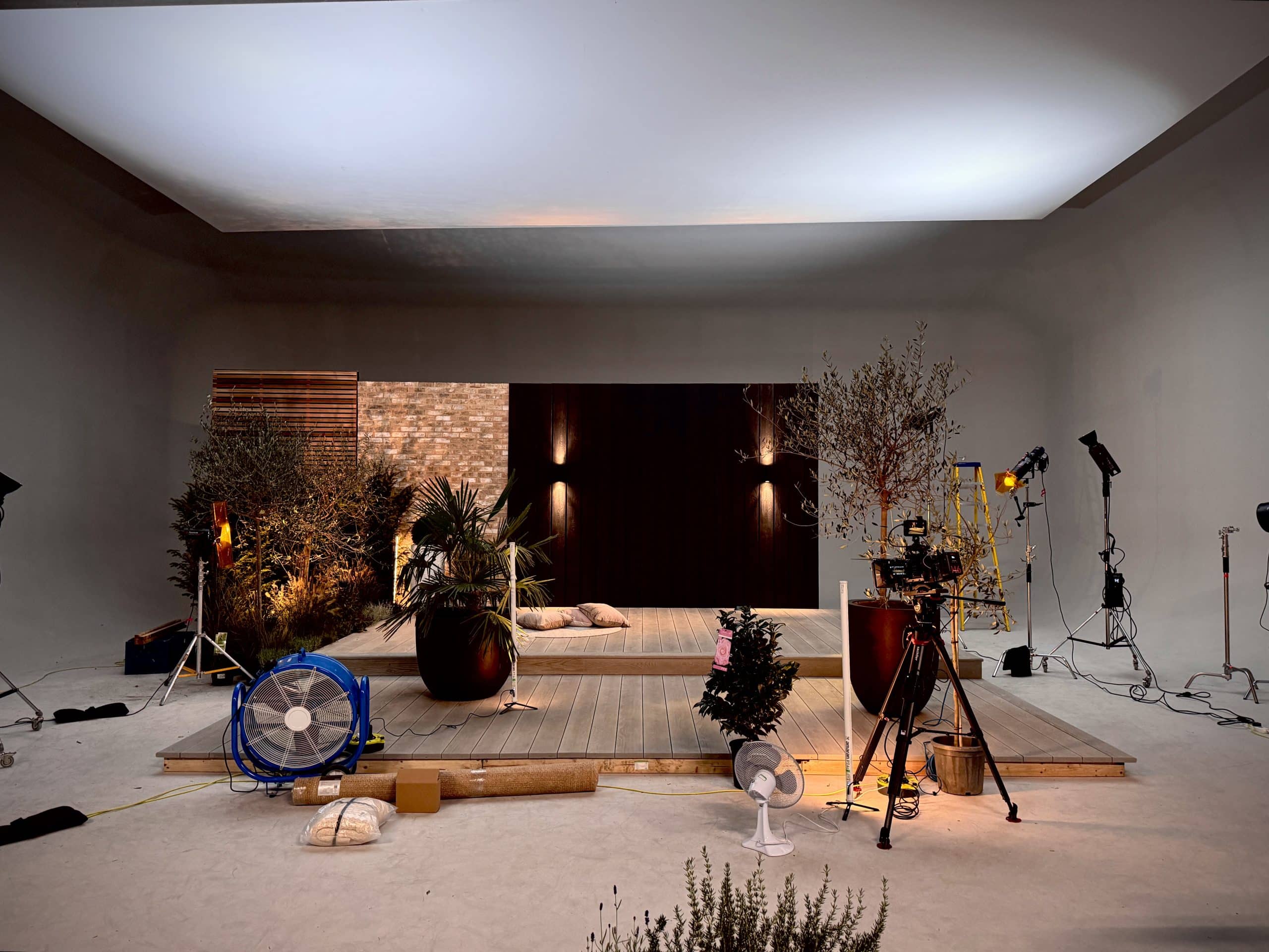 Mosaique: Bringing the Outside In